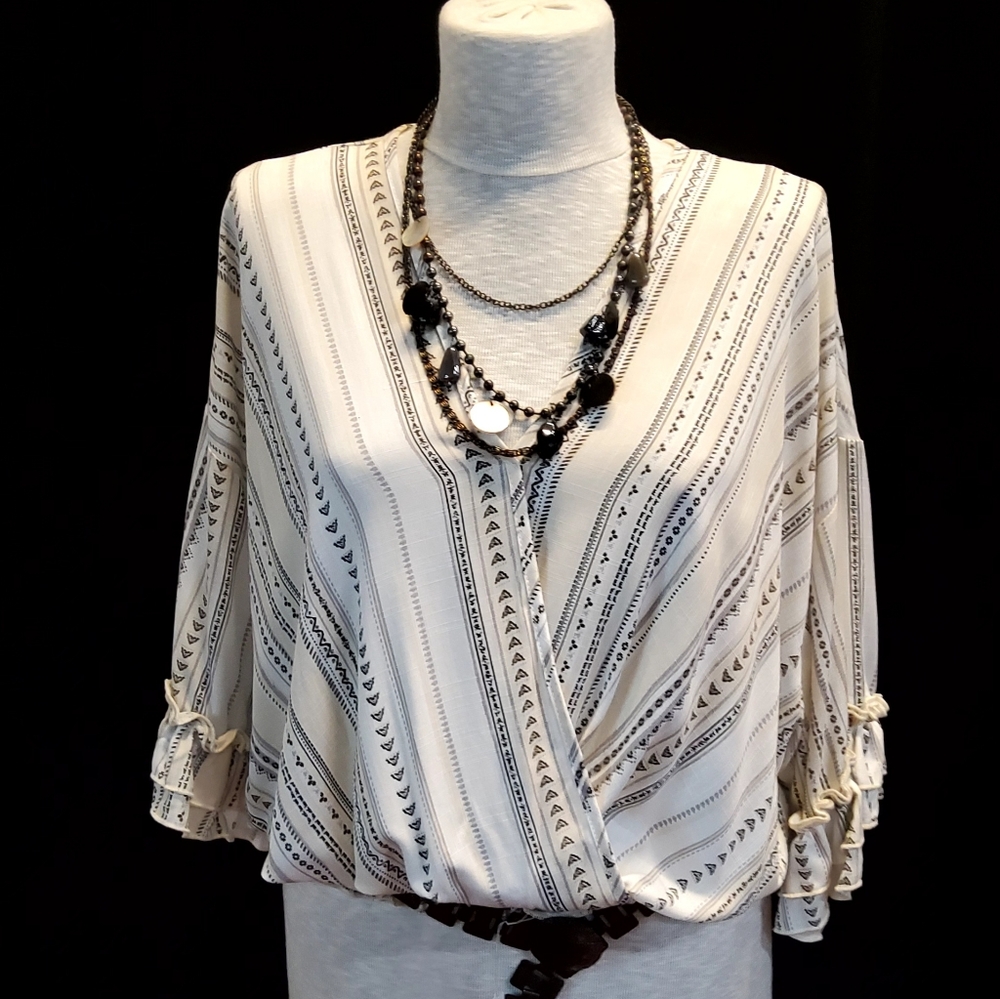 Lime & Chili WHT/TAN Black vertical smock waist blouse